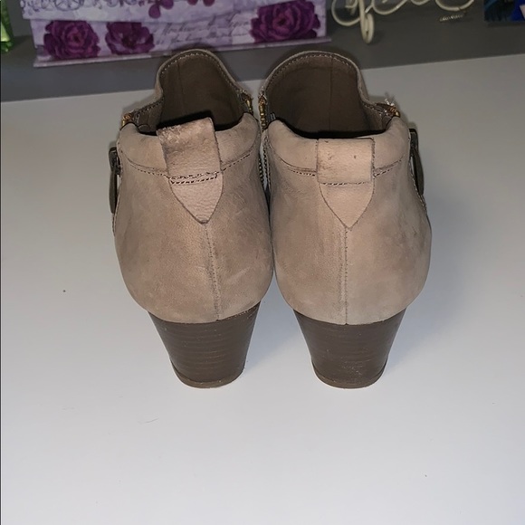 Hardly worn tan booties - Picture 4 of 4